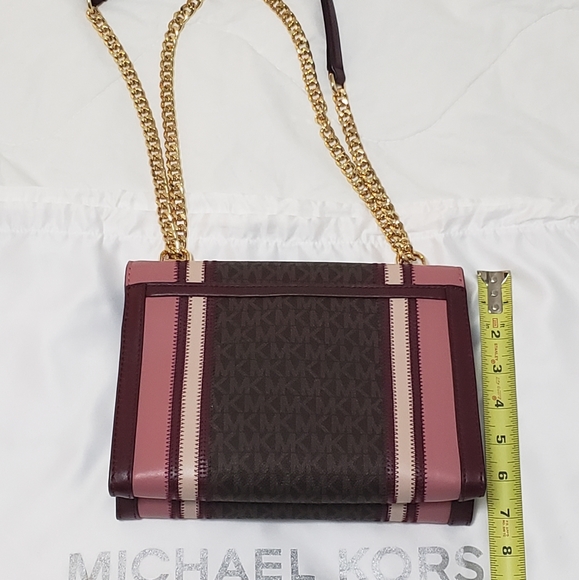 Michael Kors Kinsley Medium Shoulder Bag - Picture 5 of 8